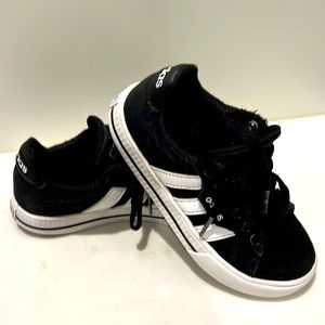 Adidas  kids skate shoe